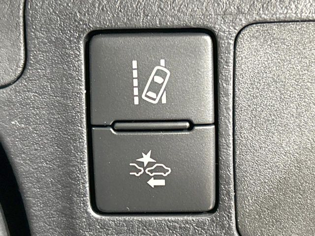 �y�g���^�Z�[�t�e�B�Z���X�z���s���ɑO���̎ԗ�����F�����A�Փ˂������Ȏ��͌x��ƃu���[�L�ŏՓˉ���Ɣ�Q�y�����A�V�X�g�B�����S�Ƀh���C�u�����y���݂��������܂��B