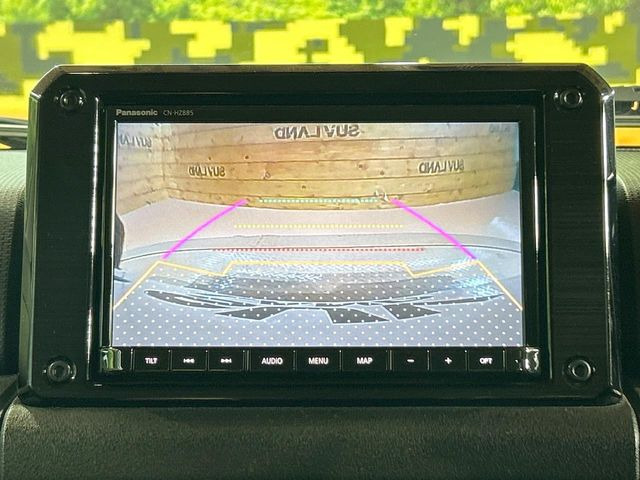 【バックカメラ】駐車時に後方がリアルタイム映像で確認できます。大型商業施設や立体駐車場での駐車時や、夜間のバック時に大活躍!運転スキルに関わらず、今や必須となった装備のひとつです!