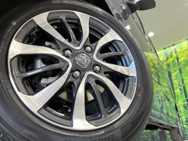 �y����14�C���`�A���~�z�C�[���z�O�ςɃ}�b�`���������A���~�z�C�[���𑕒����Ă���܂��B�e��ЊO�A���~�z�C�[����A�X�^�b�h���X�^�C�����戵�����Ă���܂��B���񂲑��k����������