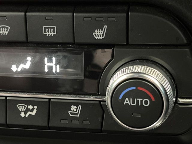 【シートベンチレーション】夏場は涼しい風でお尻や背中の熱やムレを防ぎ、冬はエアコンよりも早く温まってポカポカに!季節を問わず快適に過ごせます。