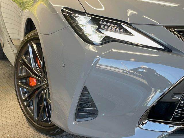 【三眼LEDヘッドライト】スタイリッシュな見た目の三眼LEDヘッドライトを装備♪スタイルだけでなく、夜間の走行も視界良好で安心してお乗りいただけます。