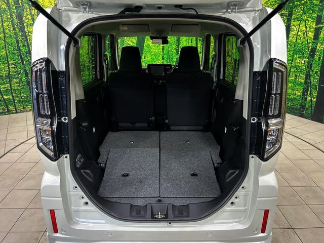 普段のお買い物や通勤、送迎等に十分な荷室スペースを確保しております。セカンドシートを倒すと、大きな荷物の積載も可能です♪