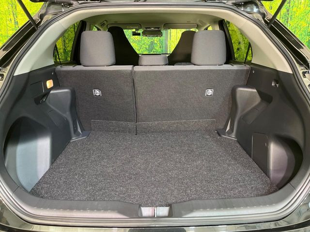 ���i�̂���������ʋ΁A���}���ɏ\���ȉ׎��X�y�[�X���m�ۂ��Ă���܂��B�Z�J���h�V�[�g��|���ƁA�傫�ȉו��̐ύڂ��\�ł���