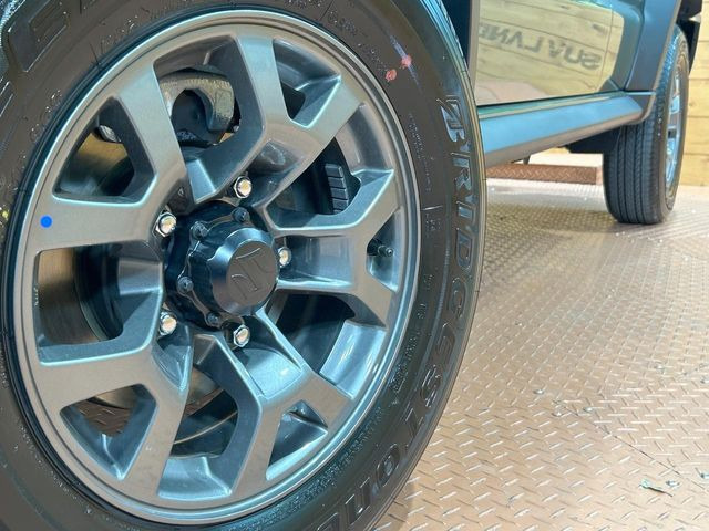 �y����15�C���`�A���~�z�C�[���z�O�ςɃ}�b�`���������A���~�z�C�[���𑕒����Ă���܂��B�e��ЊO�A���~�z�C�[����A�X�^�b�h���X�^�C�����戵�����Ă���܂��B���񂲑��k����������