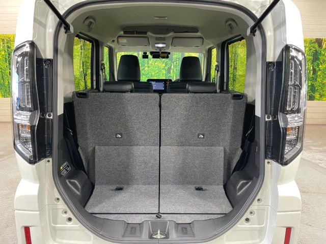 ���i�̂���������ʋ΁A���}���ɏ\���ȉ׎��X�y�[�X���m�ۂ��Ă���܂��B�Z�J���h�V�[�g��|���ƁA�傫�ȉו��̐ύڂ��\�ł���