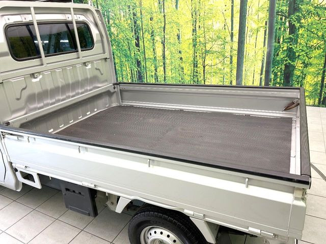 積み下ろしのしやすいデッキにはたっぷりと荷物を積み込んでいただけます。遊びから仕事まで、様々なシーンで頼れます♪