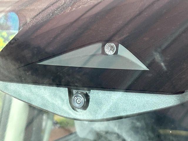 �y�C���e���W�F���g�G�}�[�W�F���V�[�u���[�L�z�t�����g�J�����őO���̎ԗ�����s�҂����m�B�Փ˂������Ȏ��͏Փ˔�Q�y���u���[�L���쓮�A�Փˉ�����T�|�[�g�B�����S�Ƀh���C�u�����y���݂��������܂��B