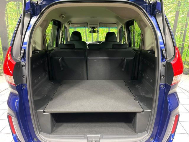 ���i�̂���������ʋ΁A���}���ɏ\���ȉ׎��X�y�[�X���m�ۂ��Ă���܂��B�Z�J���h�V�[�g��|���ƁA�傫�ȉו��̐ύڂ��\�ł���