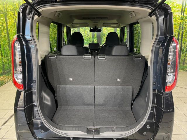 ���i�̂���������ʋ΁A���}���ɏ\���ȉ׎��X�y�[�X���m�ۂ��Ă���܂��B�Z�J���h�V�[�g��|���ƁA�傫�ȉו��̐ύڂ��\�ł���