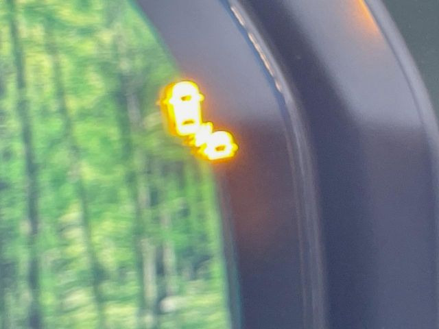 �y�u���C���h�X�|�b�g�C���t�H���[�V�����z���s���A�h�A�~���[�̎��p�ɂȂ�₷���ӏ��Ɍ㑱�Ԃ��ڋ߂���ƃT�C�h�~���[�t�߂Ɍx����\���A�h���C�o�[�ɒ��ӊ��N�����Ă���܂��B