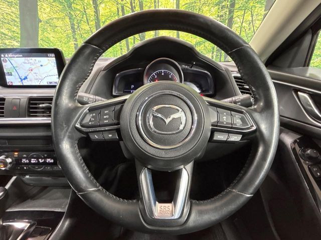 �y�����v�����X�e�A�����O�z�㎿�Ȋv���g�p���邱�ƂŁA��ɂ����������݂ƂĂ��^�]���₷���n���h���ł���