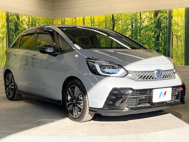 高透明度のガラス皮膜で撥水はもちろん、上質なツヤ・光沢を実現。紫外線や酸性雨から大切な愛車を保護し、色あせ・劣化を防止。「弾スプラッシュコート」、「弾プリミッサコート」からお選びいただけます。