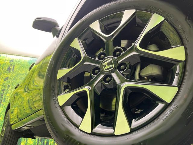 �y����18�C���`�A���~�z�C�[���z�O�ςɃ}�b�`���������A���~�z�C�[���𑕒����Ă���܂��B�e��ЊO�A���~�z�C�[����A�X�^�b�h���X�^�C�����戵�����Ă���܂��B���񂲑��k����������