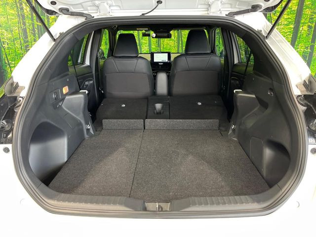 ���i�̂���������ʋ΁A���}���ɏ\���ȉ׎��X�y�[�X���m�ۂ��Ă���܂��B�Z�J���h�V�[�g��|���ƁA�傫�ȉו��̐ύڂ��\�ł���