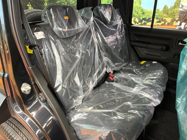 ���i���ȃI���W�i���t���A�}�b�g���I�v�V�����ɂĂ��p�ӂ��Ă���܂��B���D���ȃf�U�C����J���[�����Ԃɍ��킹�đI��ł����������Ƃ��ł��܂���