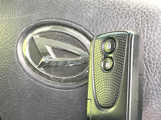 �y�L�[�t���[�V�X�e���z�J�o����|�P�b�g�ɓ��ꂽ�܂܂ł��h�A�̎{���E�������\�ȃX�}�[�g�L�[�𑕔��B�G���W���̃I���E�I�t�����J�M�����o���K�v����������Ƃ��Ă��֗��ł���