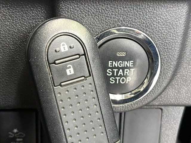 �y�L�[�t���[�V�X�e���z�J�o����|�P�b�g�ɓ��ꂽ�܂܂ł��h�A�̎{���E�������\�ȃX�}�[�g�L�[�𑕔��B�G���W���̃I���E�I�t�����J�M�����o���K�v����������Ƃ��Ă��֗��ł���