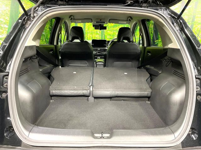 普段のお買い物や通勤、送迎等に十分な荷室スペースを確保しております。セカンドシートを倒すと、大きな荷物の積載も可能です♪