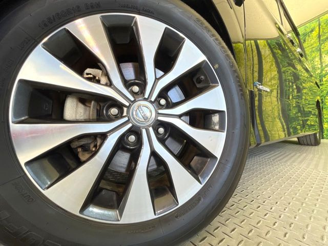 �y�����A���~�z�C�[���z�O�ςɃ}�b�`���������A���~�z�C�[���𑕒����Ă���܂��B�e��ЊO�A���~�z�C�[����A�X�^�b�h���X�^�C�����戵�����Ă���܂��B���񂲑��k����������