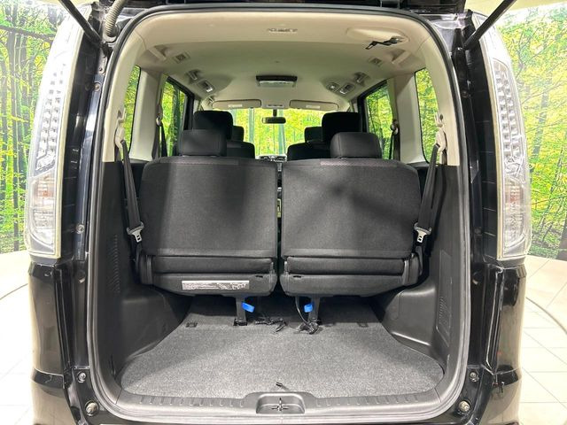 ���i�̂���������ʋ΁A���}���ɏ\���ȉ׎��X�y�[�X���m�ۂ��Ă���܂��B�Z�J���h�V�[�g��|���ƁA�傫�ȉו��̐ύڂ��\�ł���