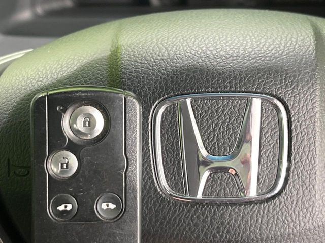 �yHonda�X�}�[�g�L�[�z�J�o����|�P�b�g�ɓ��ꂽ�܂܂ł��h�A�̎{���E�������\�ȃX�}�[�g�L�[�𑕔��B�G���W���̃I���E�I�t�����J�M�����o���K�v����������Ƃ��Ă��֗��ł���