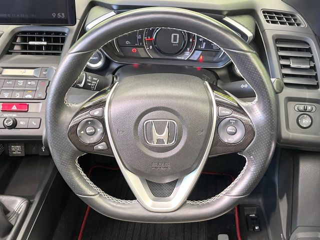 �y�����v�����X�e�A�����O�z�㎿�Ȋv���g�p���邱�ƂŁA��ɂ����������݂ƂĂ��^�]���₷���n���h���ł���