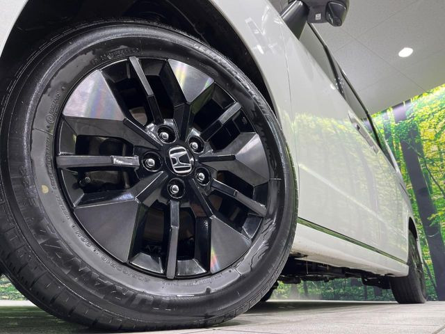 �y����16�C���`�A���~�z�C�[���z�O�ςɃ}�b�`���������A���~�z�C�[���𑕒����Ă���܂��B�e��ЊO�A���~�z�C�[����A�X�^�b�h���X�^�C�����戵�����Ă���܂��B���񂲑��k����������