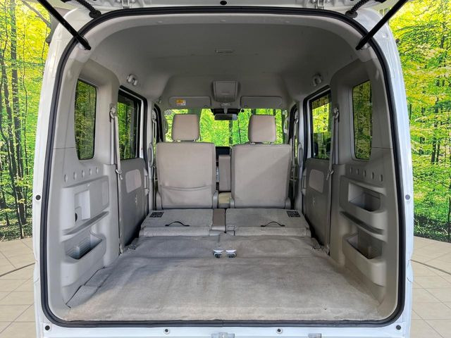 ���i�̂���������ʋ΁A���}���ɏ\���ȉ׎��X�y�[�X���m�ۂ��Ă���܂��B�Z�J���h�V�[�g��|���ƁA�傫�ȉו��̐ύڂ��\�ł���