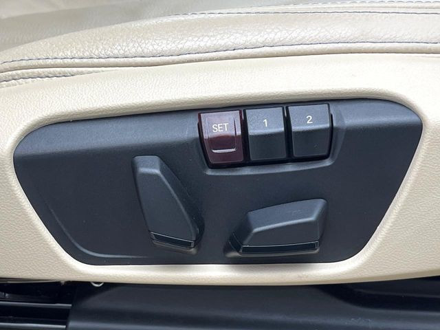 ●メモリー付きパワーシート:あなたに合わせたシートポジションが2つまで登録可能!フルパワーシートだから座席調整も楽々♪お好みのシートポジションで、ストレスないドライブをお楽しみください。