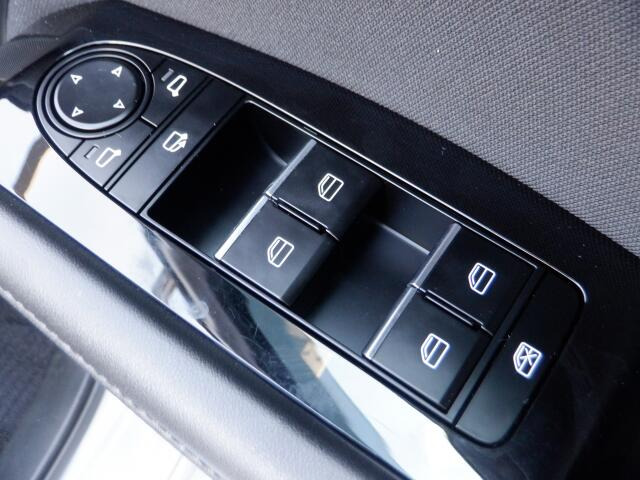 �p���[�E�B���h�E�͉^�]�Ȃ̃X�C�b�`�̂݃I�[�g�@�\������!���q�l���ꏏ�̎������S�̃E�B���h�E���b�N�t����X�Ƀh�A�~���[�͓d�����̊p�x����&�i�[�@�\�t���Ȃ̂ŋ������ő劈��!