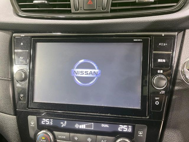 【純正9型ナビ】人気の純正ナビを装備しております。ナビの使いやすさはもちろん、オーディオ機能も充実!キャンプや旅行はもちろん、通勤や買い物など普段のドライブも楽しくなるはず♪