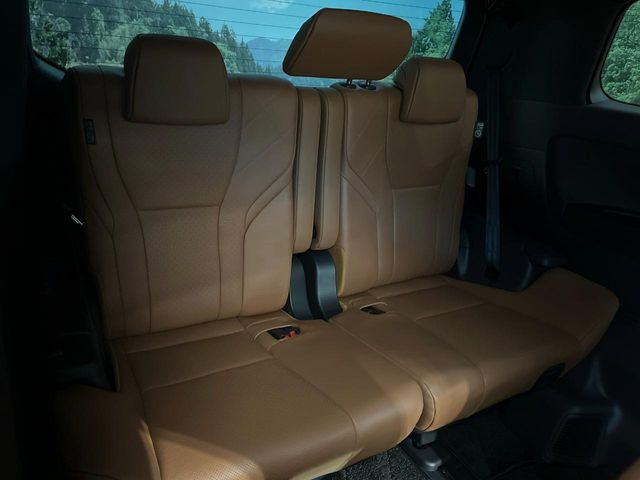 3列目シートはもちろん状態良好☆大人でもゆったりと座って頂けますので、大人数でのお出かけもラクラクです♪ご家族で、気の知れた仲間で、ドライブに行くのが楽しみですね♪