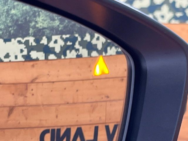 �y�u���C���h�X�|�b�g���j�^�����O�z���s���A�h�A�~���[�̎��p�ɂȂ�₷���ӏ��Ɍ㑱�Ԃ��ڋ߂���ƃT�C�h�~���[�t�߂Ɍx����\���A�h���C�o�[�ɒ��ӊ��N�����Ă���܂��B