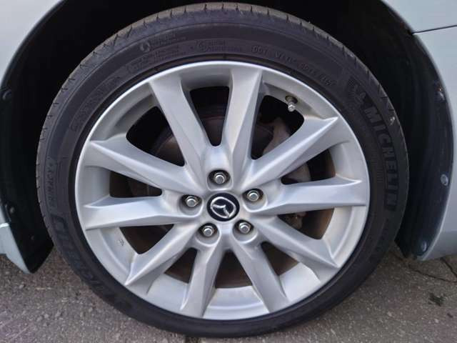 18インチ純正アルミホイール♪