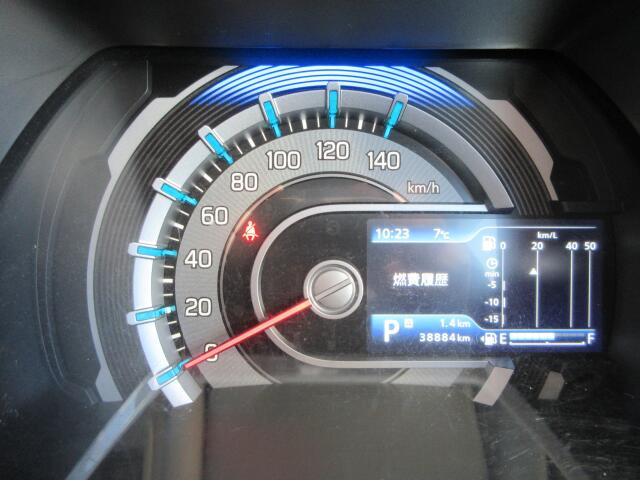 �V���v���Ō��₷���f�U�C���̃��[�^�[�p�l���ł��B�Ԃ̏�񂪕\�������厖�ȏꏊ�����炱�����₷������؂ł��ˁB