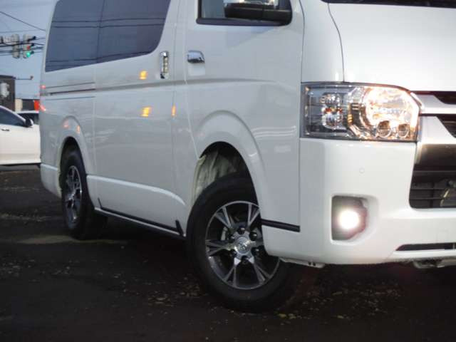 ���X�͔N�����x�ƂȂ��Ă���܂��B�c�Ǝ��Ԃ�10:00�`19:00�ł��B