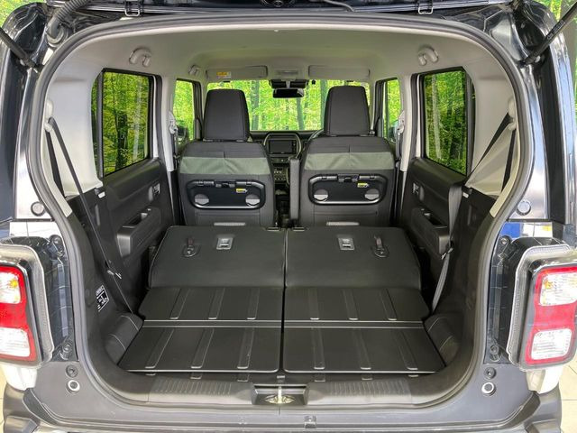 普段のお買い物や通勤、送迎等に十分な荷室スペースを確保しております。セカンドシートを倒すと、大きな荷物の積載も可能です♪