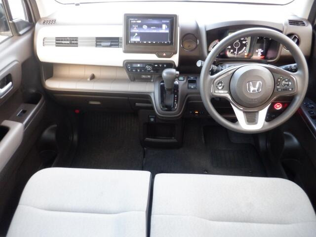 内外装の清掃・ガラス系ボディコーティングをCARクリーニング専門業者が施工いたしますので大変清潔。オリックス自動車ではみなさまに快適なドライブをお約束。