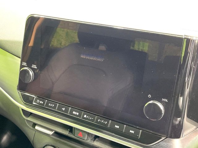 【純正9型ナビ】人気の純正ナビを装備しております。ナビの使いやすさはもちろん、オーディオ機能も充実!キャンプや旅行はもちろん、通勤や買い物など普段のドライブも楽しくなるはず♪