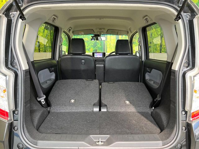 ���i�̂���������ʋ΁A���}���ɏ\���ȉ׎��X�y�[�X���m�ۂ��Ă���܂��B�Z�J���h�V�[�g��|���ƁA�傫�ȉו��̐ύڂ��\�ł���