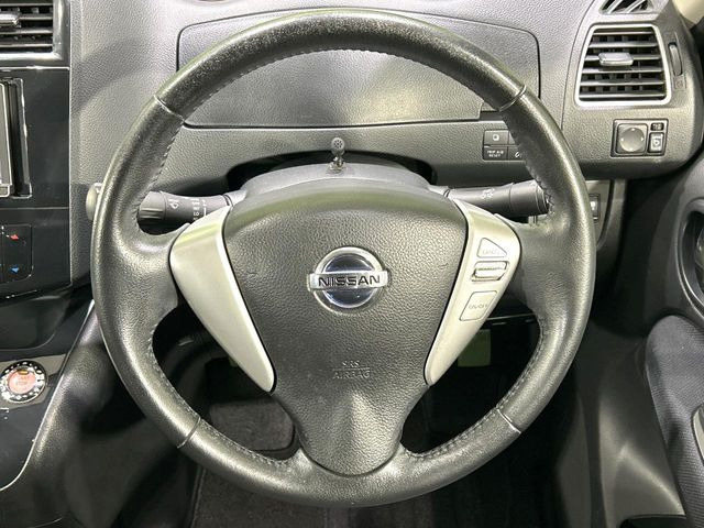 �y�����v�����X�e�A�����O�z�㎿�Ȋv���g�p���邱�ƂŁA��ɂ����������݂ƂĂ��^�]���₷���n���h���ł���