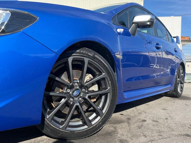 �y�O���[�h��p����18�C���`�A���~�z�C�[���z�f�U�C�����̍��������A���~�z�C�[���𑕒����Ă���܂��B�e��ЊO�A���~�z�C�[����A�X�^�b�h���X�^�C�����戵�����Ă���܂��B���񂲑��k����������