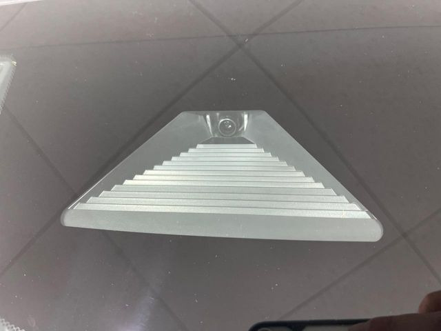 �y�z���_�Z���V���O�z���s���ɑO���̎ԗ�����F�����A�Փ˂������Ȏ��͌x��ƃu���[�L�ŏՓˉ���Ɣ�Q�y�����A�V�X�g�B�����S�Ƀh���C�u�����y���݂��������܂��B