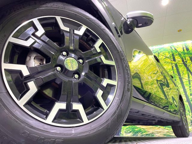 【グレード専用純正16インチアルミホイール】デザイン性の高い純正アルミホイールを装着しております。各種社外アルミホイールや、スタッドレスタイヤも取扱いしております。是非ご相談ください♪