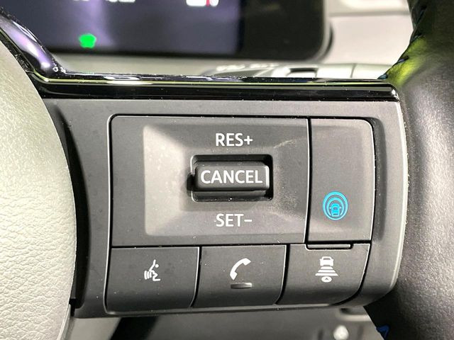 【プロパイロット】高速道路での長距離走行が楽に!!渋滞時と巡回走行のシーンで、アクセル・ブレーキ・ステアリングを自動で制御し、長距離運転の負担を軽減してくれます♪