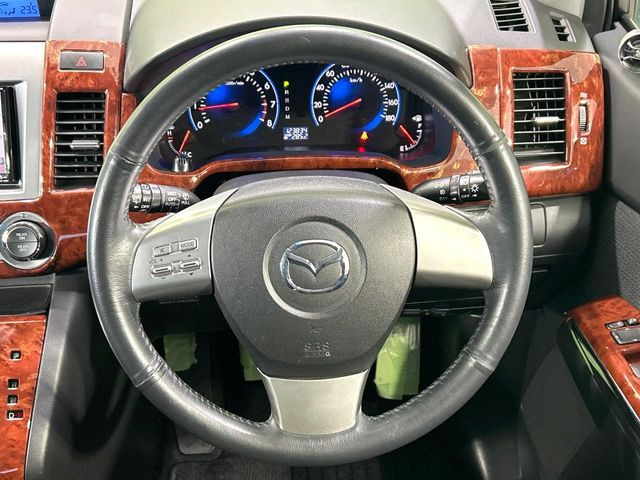 �y�����v�����X�e�A�����O�z�㎿�Ȋv���g�p���邱�ƂŁA��ɂ����������݂ƂĂ��^�]���₷���n���h���ł���