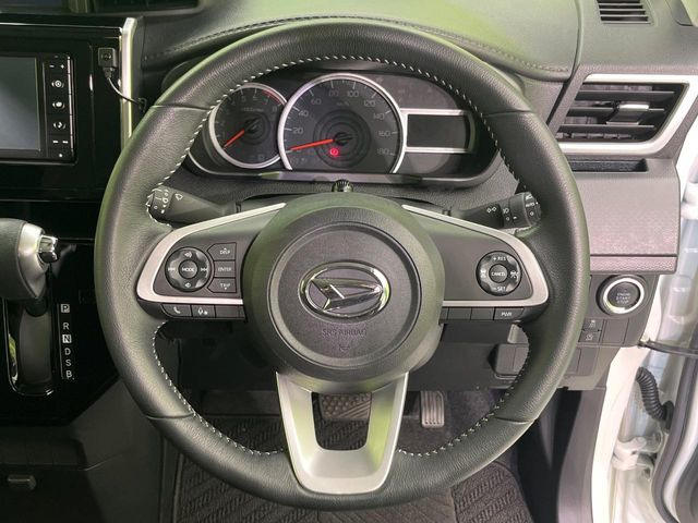 �y�����v�����X�e�A�����O�z�㎿�Ȋv���g�p���邱�ƂŁA��ɂ����������݂ƂĂ��^�]���₷���n���h���ł���