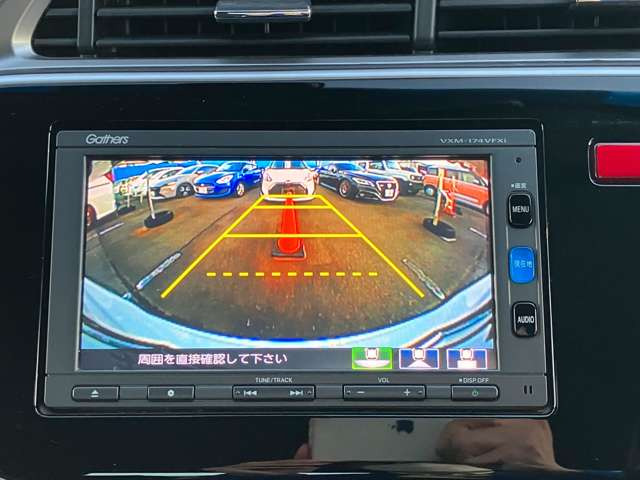 �o�b�N�J�����t���ł��B����Œ��Ԃ̋��ȕ������S�ł��B