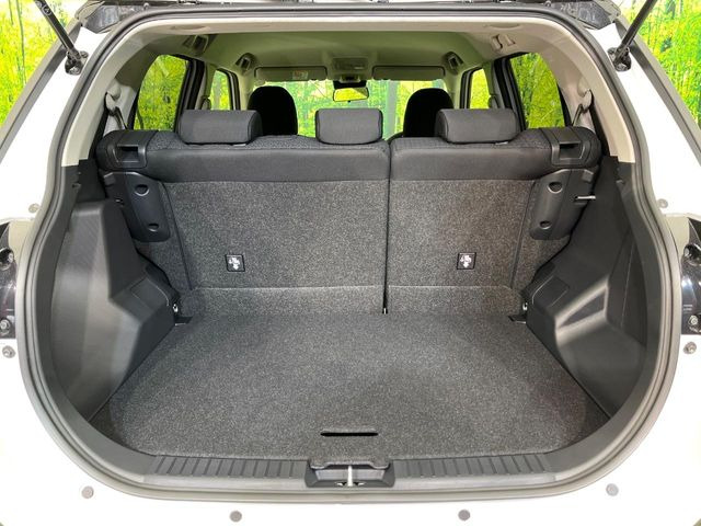 ���i�̂���������ʋ΁A���}���ɏ\���ȉ׎��X�y�[�X���m�ۂ��Ă���܂��B�Z�J���h�V�[�g��|���ƁA�傫�ȉו��̐ύڂ��\�ł���