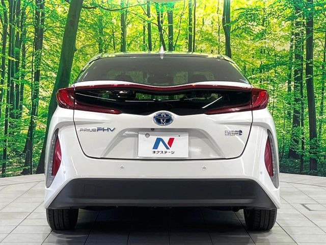 安心の最長10年・走行無制限保証(有償)をご用意。保証内容も充実はもちろん、無料点検&オイル交換や、年中無休の全国・24時間ロードサービスも付帯されておりますのでご安心下さい。